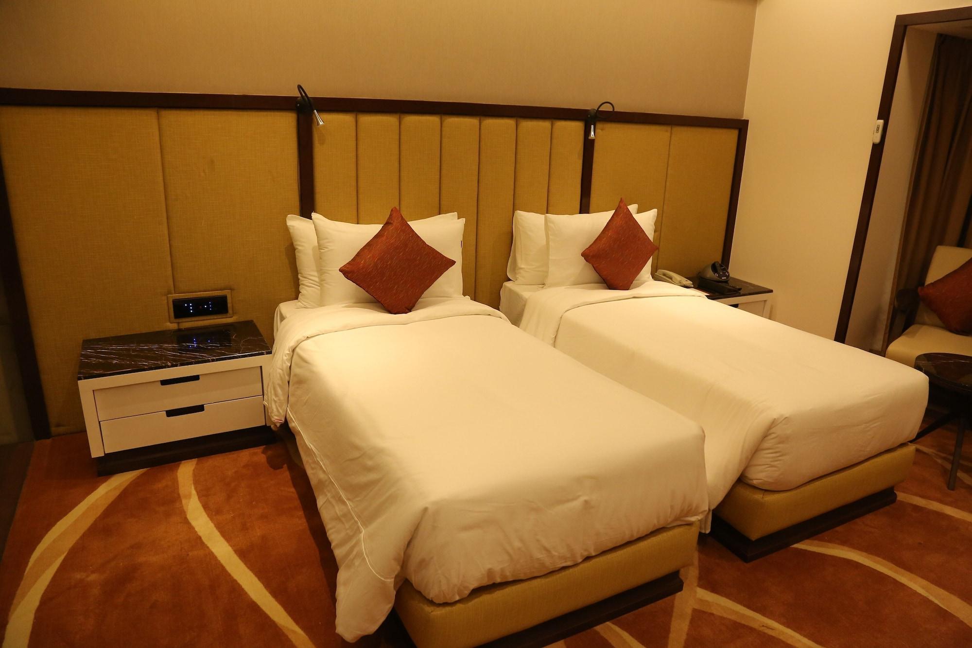 Radisson Lucknow City Center Exterior foto