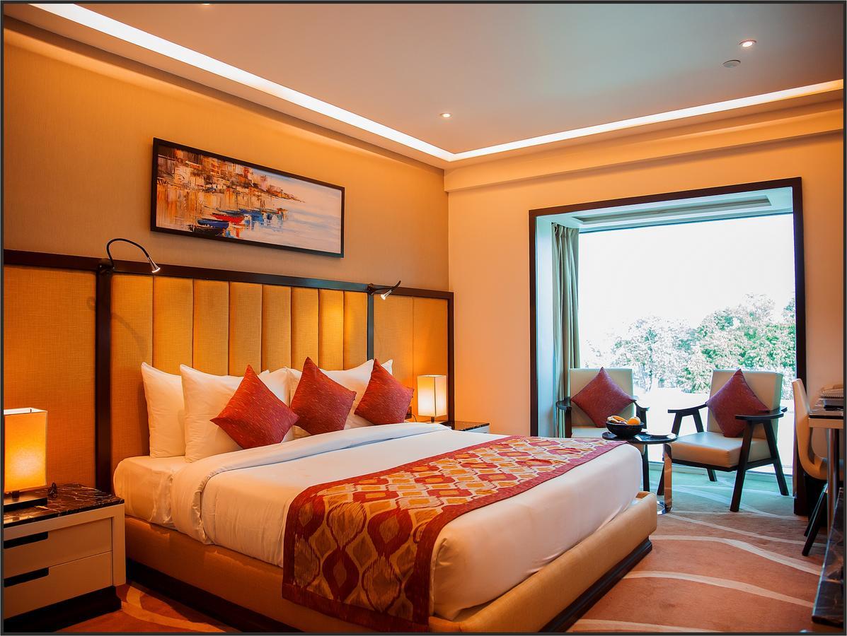 Radisson Lucknow City Center Exterior foto