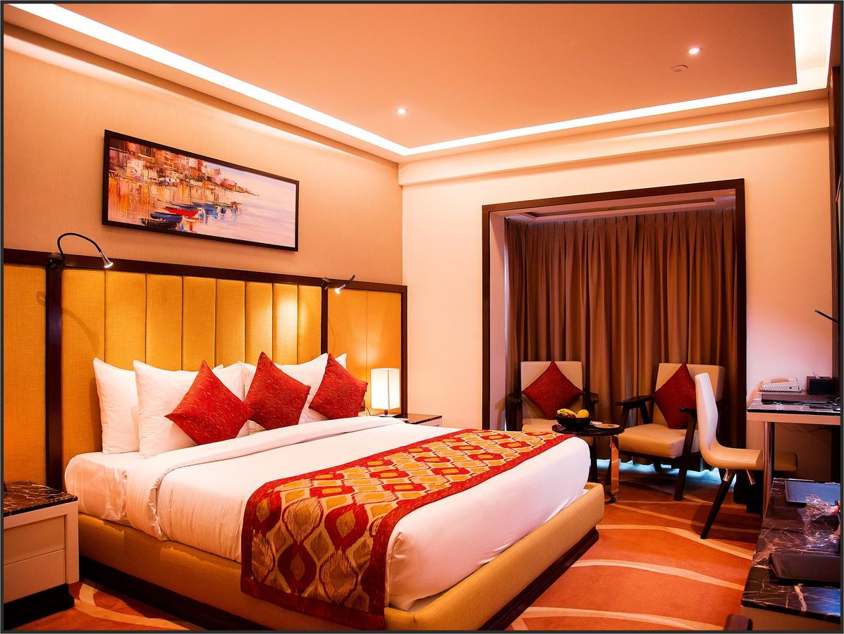 Radisson Lucknow City Center Exterior foto