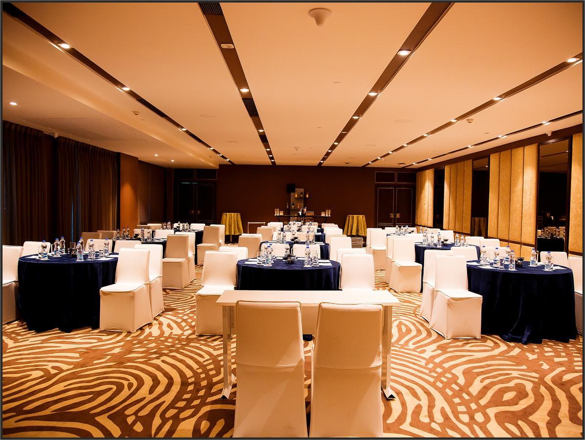 Radisson Lucknow City Center Exterior foto